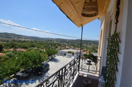 Avlonari Evias flat in the Central Square - Image 1