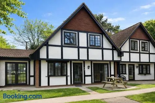 33 Tudor Court - Image 1