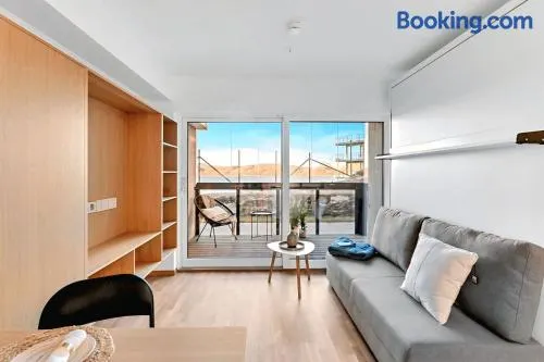 Modern Apartment near Airport - Image 1