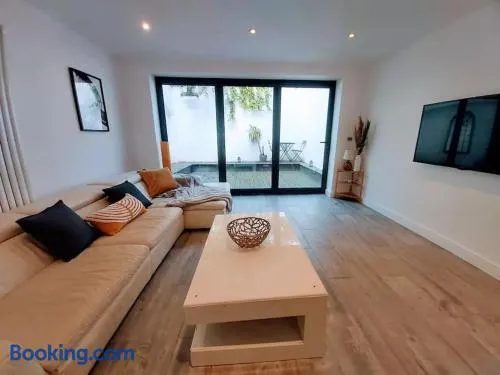 Spacious 4 Bedroom House - Image 1