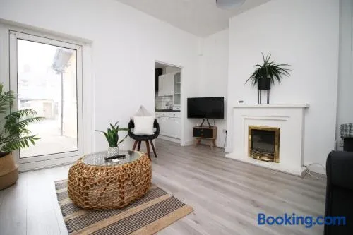 Garden | Parking | 4BR - Image 1