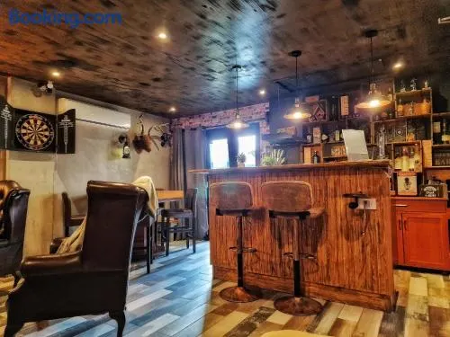 The Pub - Unique & Authentic Experience - Free Parking!, 5 minutes from Airbus and The Mall Cribbs - Image 1