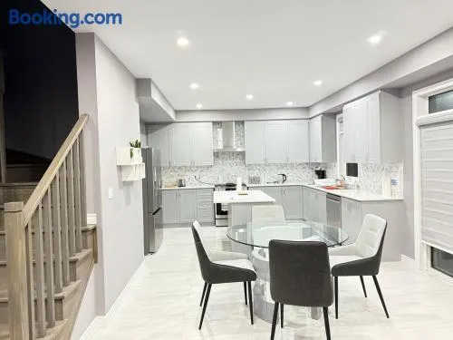 4-Bdrm Comfort with Fireplace mins from Downtown - Image 1