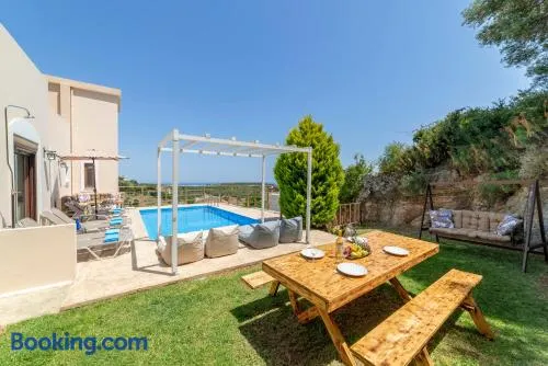 Cretan Sunny Villa With Heated Pool - Image 1