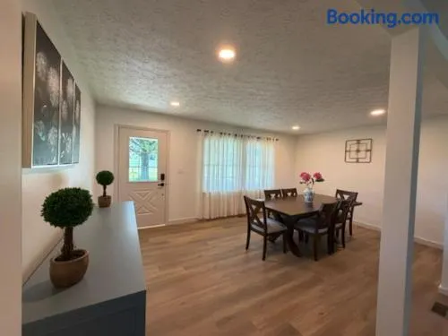 Crottinger Farmhouse - Image 1