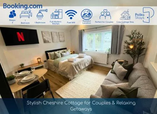 Stylish Cosy Cheshire Cottage by PolkaStays - Image 1