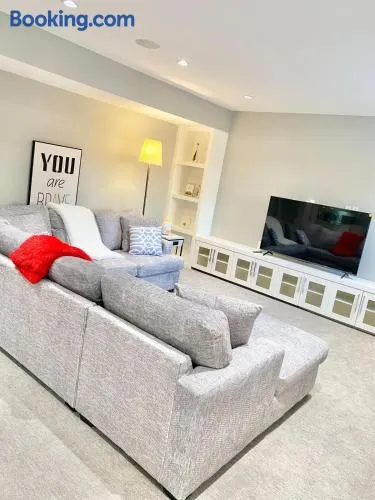 Luxury Chestermere Retreat - Image 1