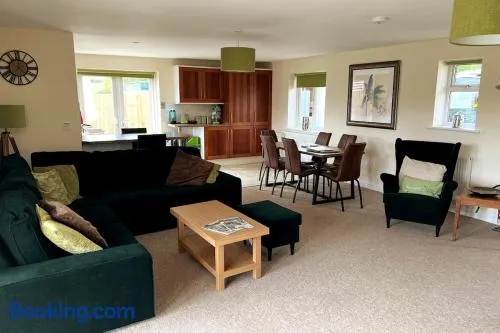 Gamekeepers Cottage - Hot Tub, 2 bed, sleeps 4, private patio, AC, stunning views - Image 1