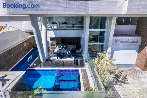 203 Mario Guilherme - Apto Novo 2 suites 05 pessoas Condominio com Piscina - Centro de Bombinhas - Image 1