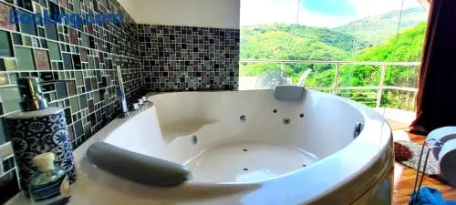 Cabaña en el Aire con jacuzzi a 5min del Pueblo - Image 1