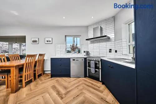 Exclusive Offers l Last-Minute Stay l Sleeps Up to 6 l Conveniently located near town Centre l restaurants l and local attractions l It offers easy access to the stunning Causeway Coast l Coleraine Hideout l WeStayBelfast - Image 1