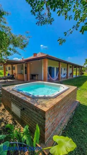 ACASA DO JOAQ U I M, varanda e spa com vista incrível, ar condicionado e roupa de cama e banho entre Porto Feliz, Boituva e Tietê - Image 1