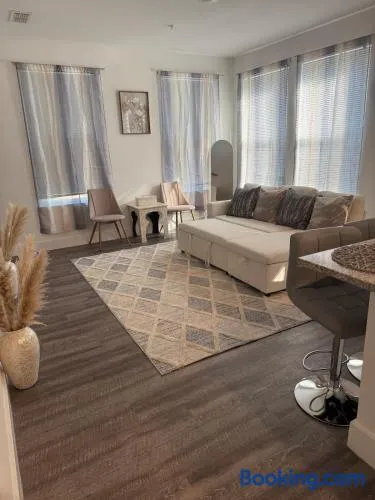 Cozy Contemporary Condo - Image 1
