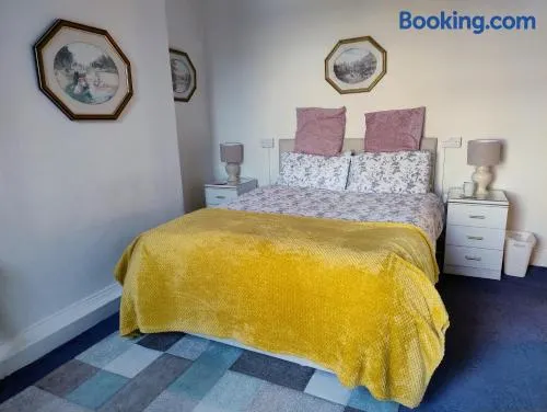 Rooms in historic Bishop Auckland - Image 1