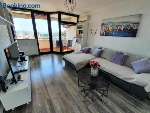 Bright apartment Bloom - free parking and WiFi - Image 1