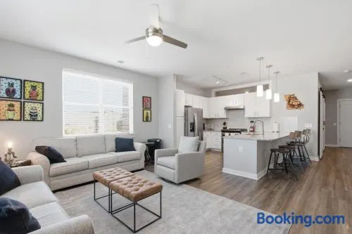 Classic Condo on Prince apts - Image 1