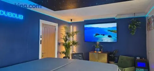 The NEW Blue Horse Suite at The Grumpy Schnauzer B&B Luxury Private Indoor Hot Tub Breakfast in Bed - Image 1