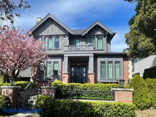 Charming Suite in South Granville Vancouver - Image 1