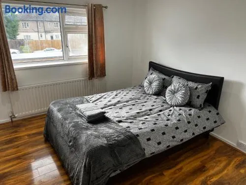 Good priced Accommodation in Hayes - Image 1