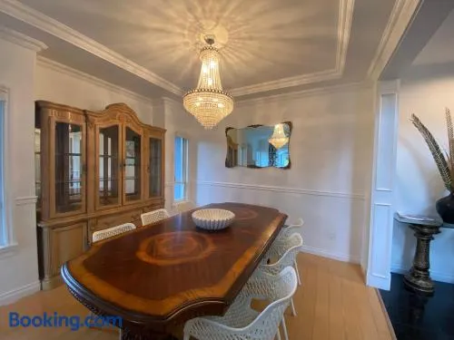 5 Minutes away from Edmonds Station! Ideal location for all events & attractions - Image 1