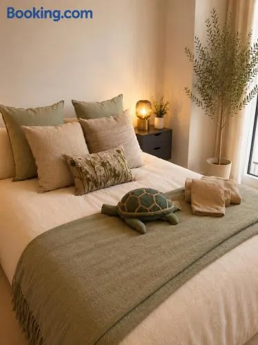Livo White City Luxury 2BR Near Westfield - Image 1