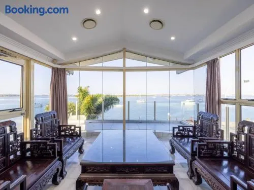 WaterFront Stunning Antique 4Rms 7Beds HolidayHome - Image 1