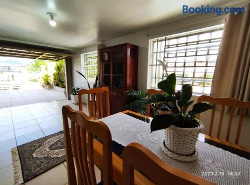 Casa espaçosa próxima ao centro - Image 1