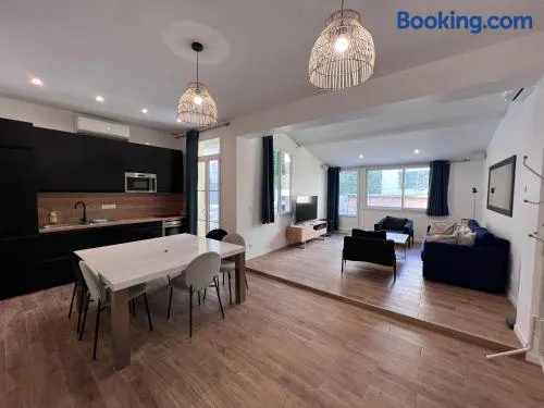 Appartement 3 chambres, piscine privée et parking - Image 1
