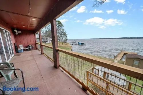 Little Red Lakehouse - Image 1