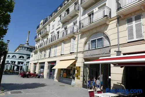 Disneyland Paris, appartement 70m², parking privé - Image 1