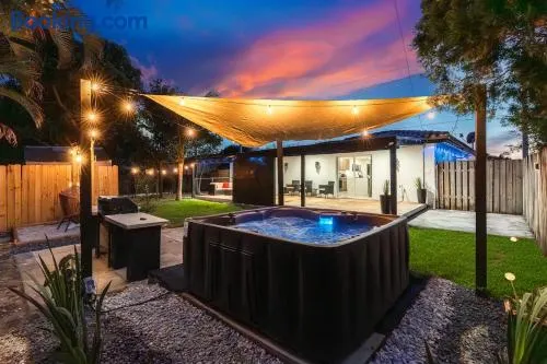 Home in Fort Lauderdale with Hot Tub and BBQ - Image 1