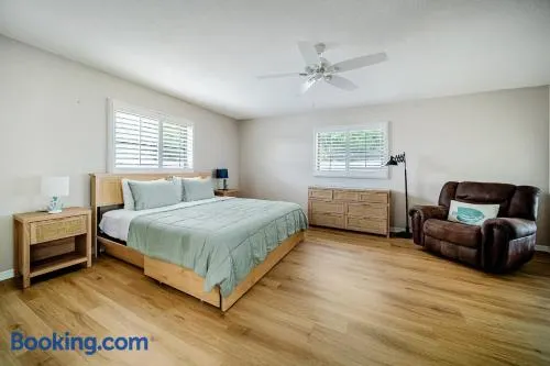Coastal Cottage in Downtown Palm Harbor - Image 1