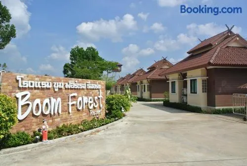 Boom Forest Hotel - Image 1