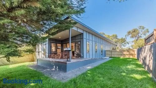 Holiday unit on Thompson Ave, Cowes - Image 1