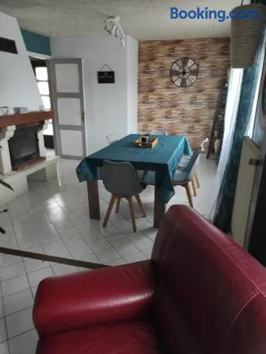 Maison de village avec exterieur - Image 1