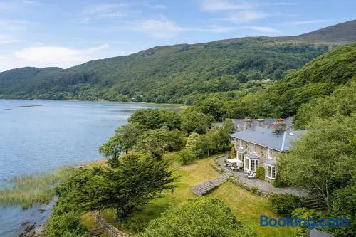 Glandwr hall - 6 Bed - Magnificent Country House with Heated Swimming Pool & Jacuzzi - Image 1