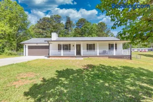 Sleeps 8, Lake Lanier Hidden Gem - Image 1
