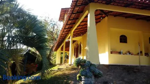 Casa com Flores - Image 1