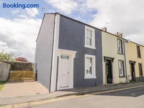 8 Bridge Street - Image 1
