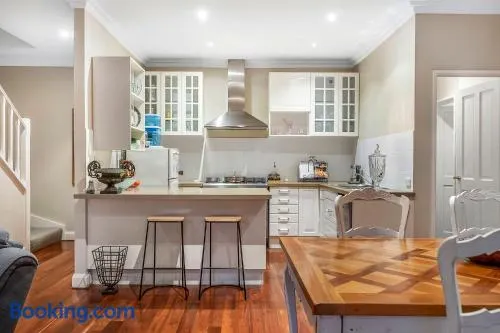 Fremantle Accommodation Villas Arundel St - Image 1