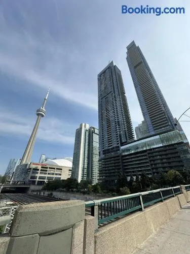 Entire Luxe Condo in Downtown Toronto - Image 1