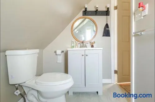 Comfortable 1 bedroom apartment attic - Image 1