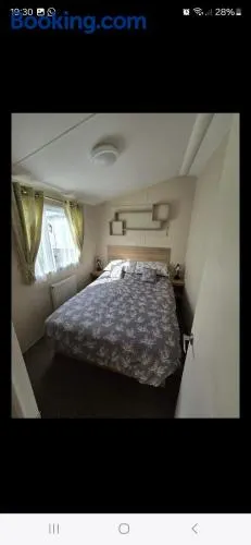 8 berth caravan Martello Beach Clacton - Image 1