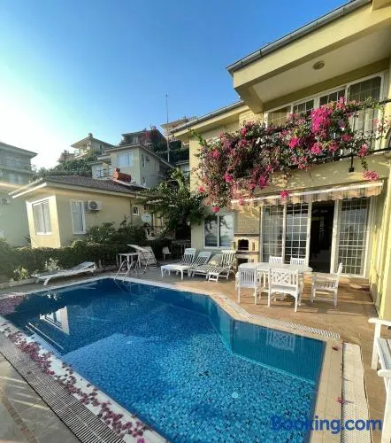Villa with pool in Goldcity tourism complex - Image 1