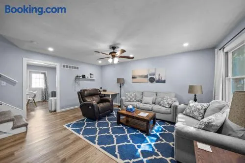 New Spacious Renovated Townhouse - Image 1