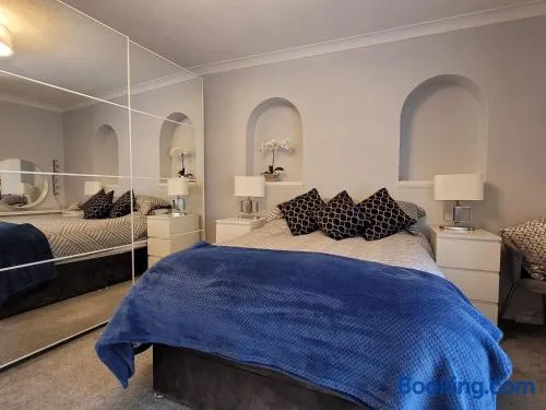39 Queens Road - Image 1