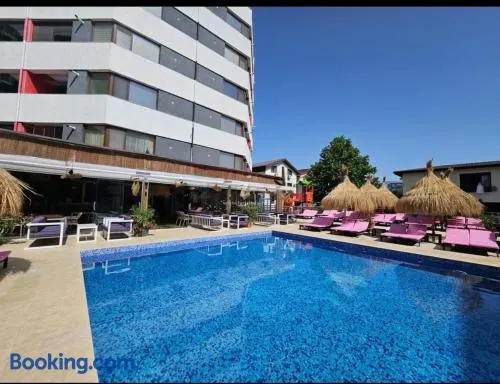 Sea Love Apartment Mamaia Nord -Max 4 Guests - Image 1