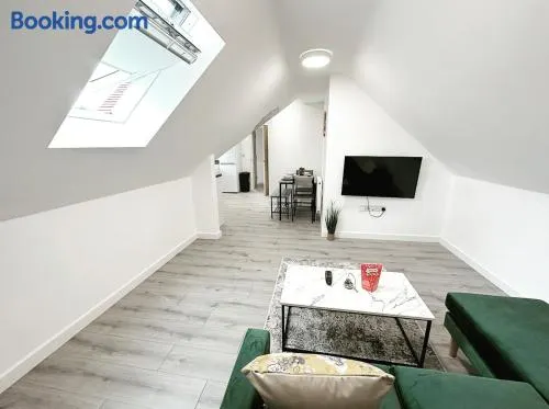 The SkyLine Apartment Central Headington walking distance to Uni and High Street - Image 1