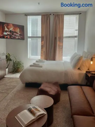 Elegant Suite at Marina-Venice Beach with Pool, Jacuzzi, GYM by Holisticā Retreats - Image 1