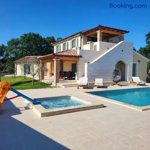 Villa in Kavran - Image 1